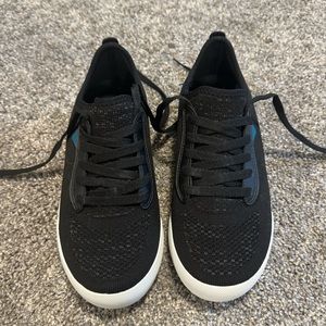 Vessi Women’s Weekend Shoes Size 6